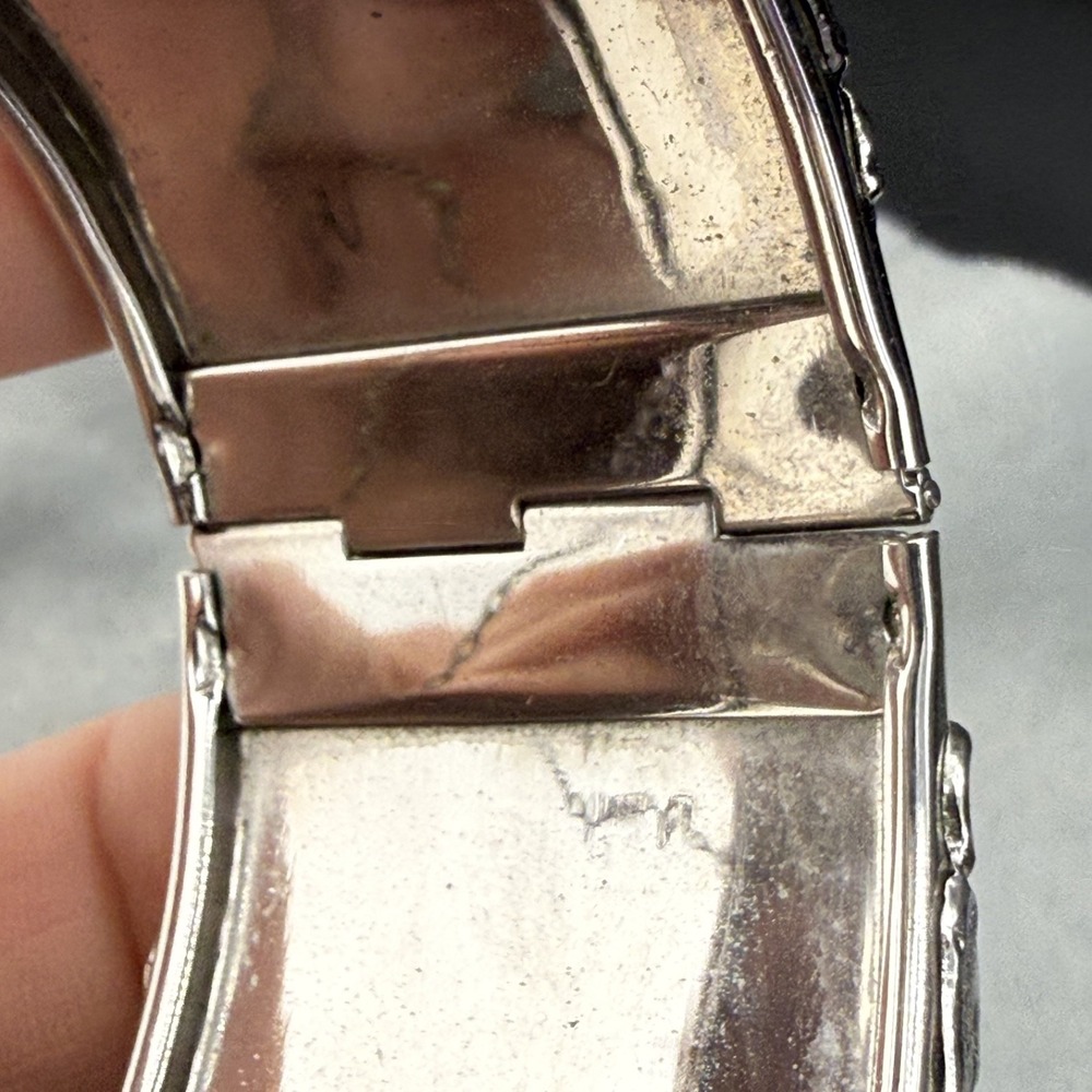 Vintage Chunky Bangle Bracelet Repousse Hinged Silver Tone 7" - Picture 5 of 10